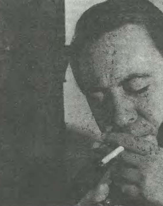 Claudio Rodríguez fumando